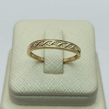 Load image into Gallery viewer, Ladies Yellow Gold 9ct (375,9k) Waved Patterned Bezel Natural Diamond Chips Ring