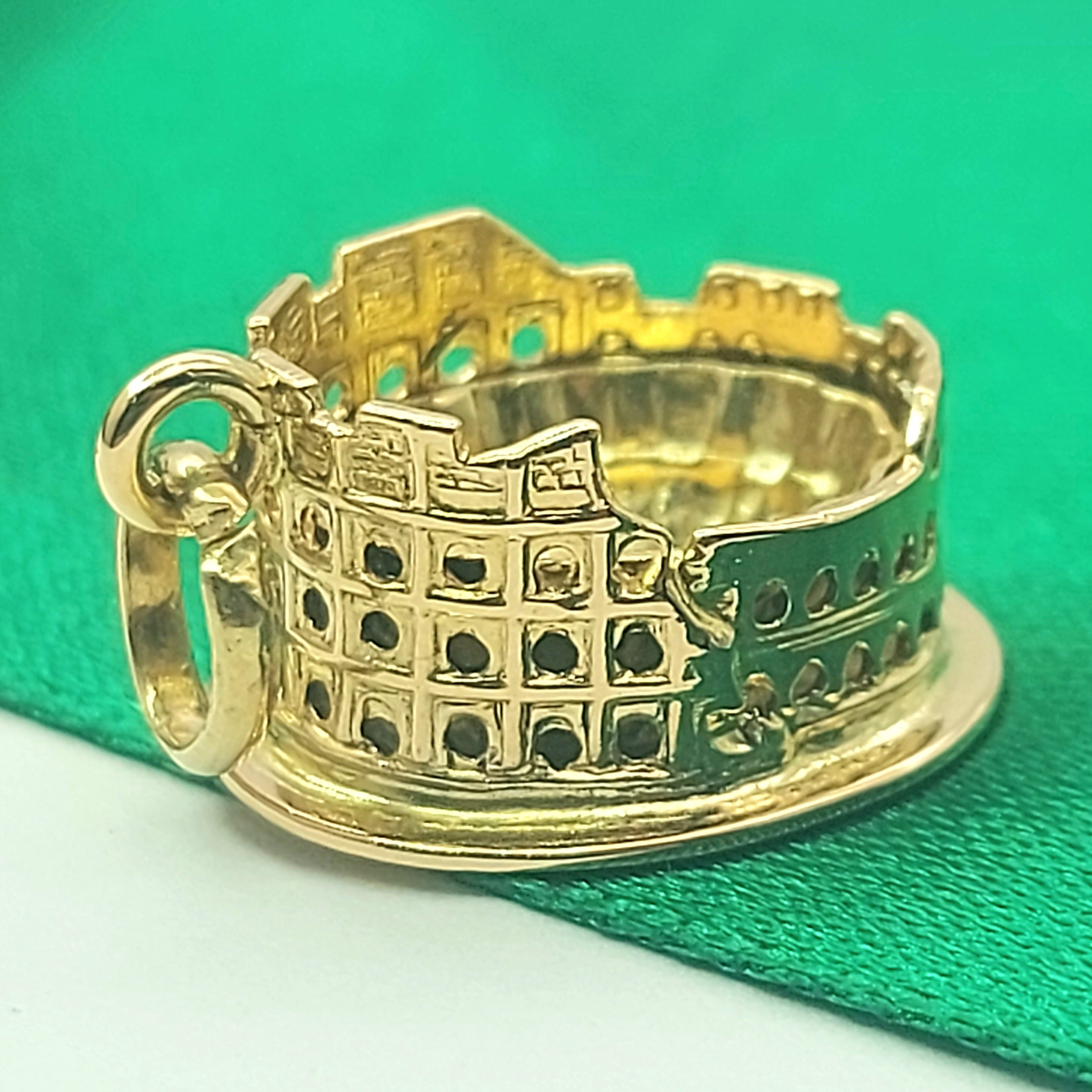 Rome Colosseum Yellow Gold 18ct (750, 18K) Rare Solid Artisan Vintage Pendant