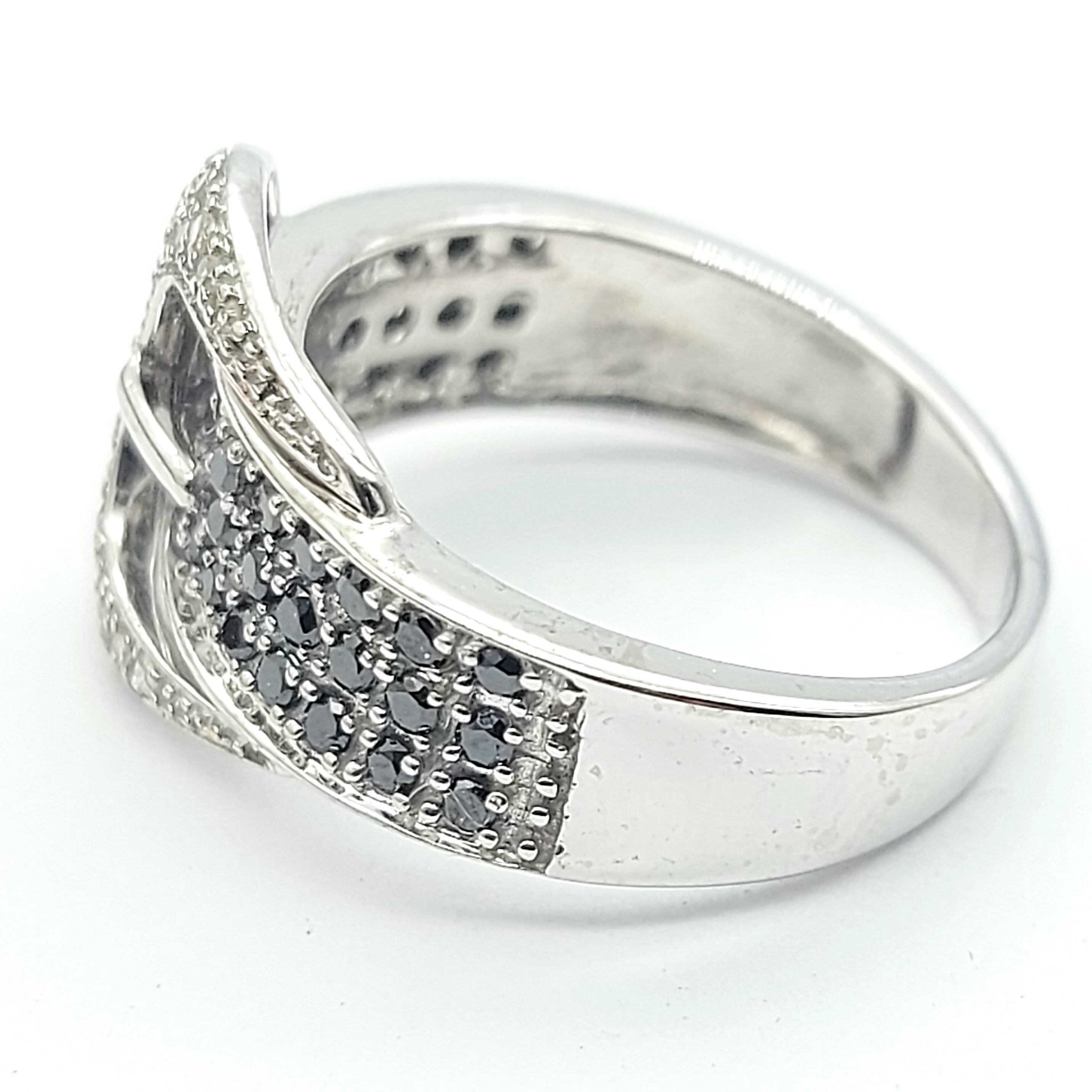 Ladies White Gold 9ct (375,9K) Rare Belt White Diamonds & Black Diamonds Ring