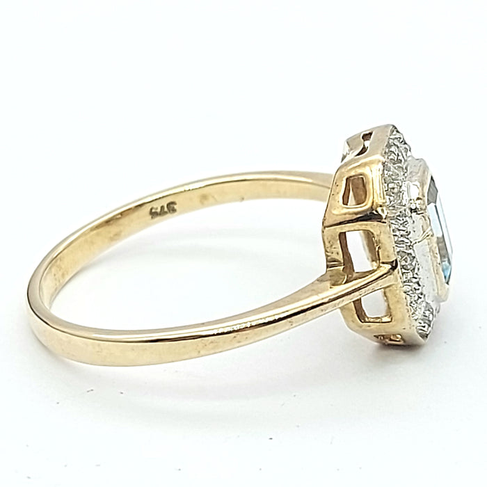 Ladies Two-Tone Gold 9ct (375,9K) Baguette Cut Aquamarine & Diamonds Ring