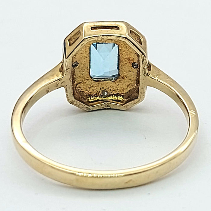 Ladies Two-Tone Gold 9ct (375,9K) Baguette Cut Aquamarine & Diamonds Ring