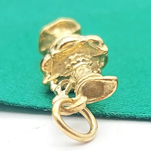 Load image into Gallery viewer, Water Fountain Yellow Gold 18ct (750, 18K) Rare Solid Artisan Antique Pendant