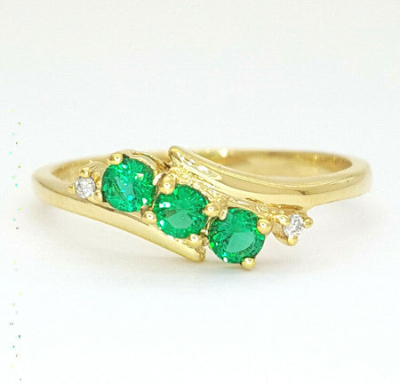 Ladies Ring 9ct (375,9K) Yellow Gold Created Emerald Diamond Bypass Ring