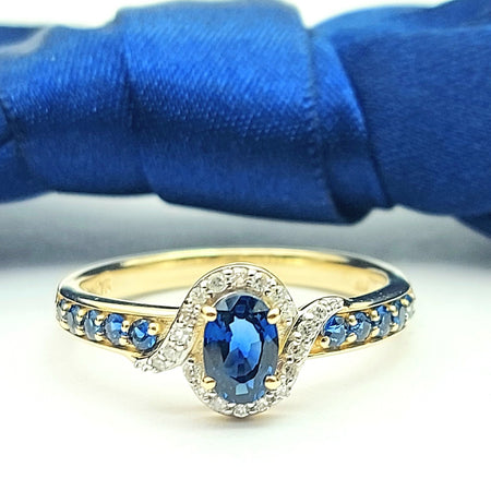 Ladies Yellow Gold 9ct (375, 9K) Natural Oval Sapphire & Diamonds Dress Ring