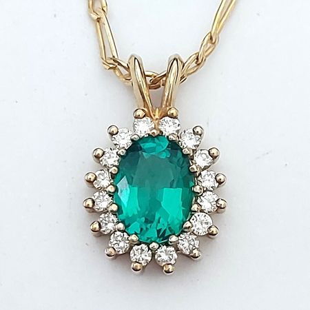 Ladies 9ct (375,9K)Yellow Gold Necklace With Created Emerald & 0.41pts Diamonds