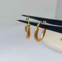 Load image into Gallery viewer, Ladies Real Italian 9ct (375,9k) Yellow Gold Criss-Cross Patterned Hoop