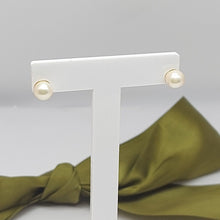 Load image into Gallery viewer, Ladies Earrings Yellow Gold 9ct (375,9k) Handmade Solitaire Natural Pearl Studs