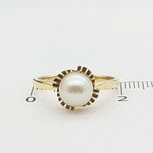 Load image into Gallery viewer, Ladies Pearl Ring 9ct (375, 9K) Yellow Gold Natural Pearl Dress Ring