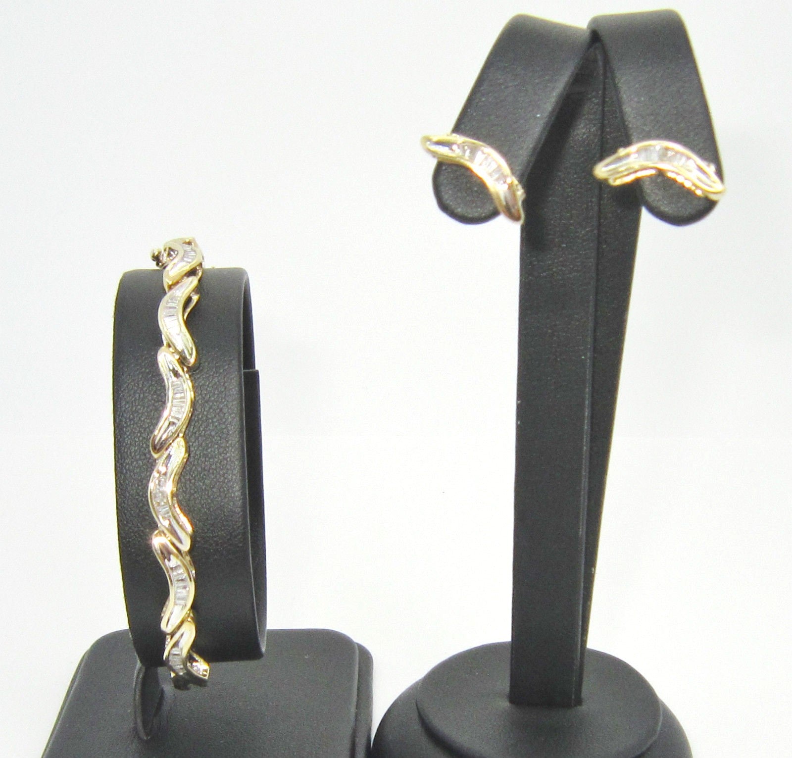 18ct Yellow Gold Boomerang 1ct Plus Diamond Bracelet and Earring Jewellery Set