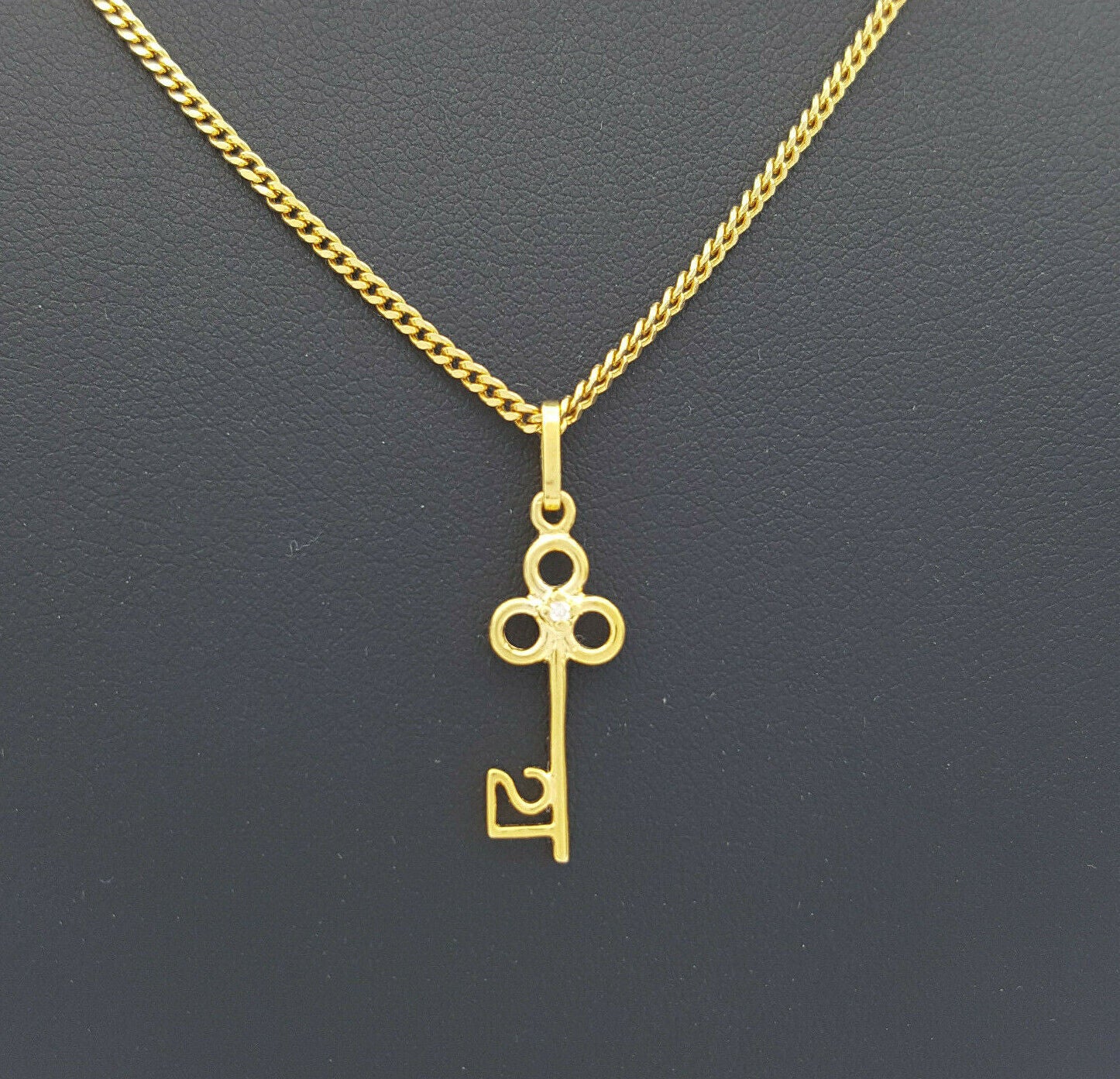 Ladies Pendant Only 9ct (375, 9K) Yellow Gold Ladies 21 Key Pendant