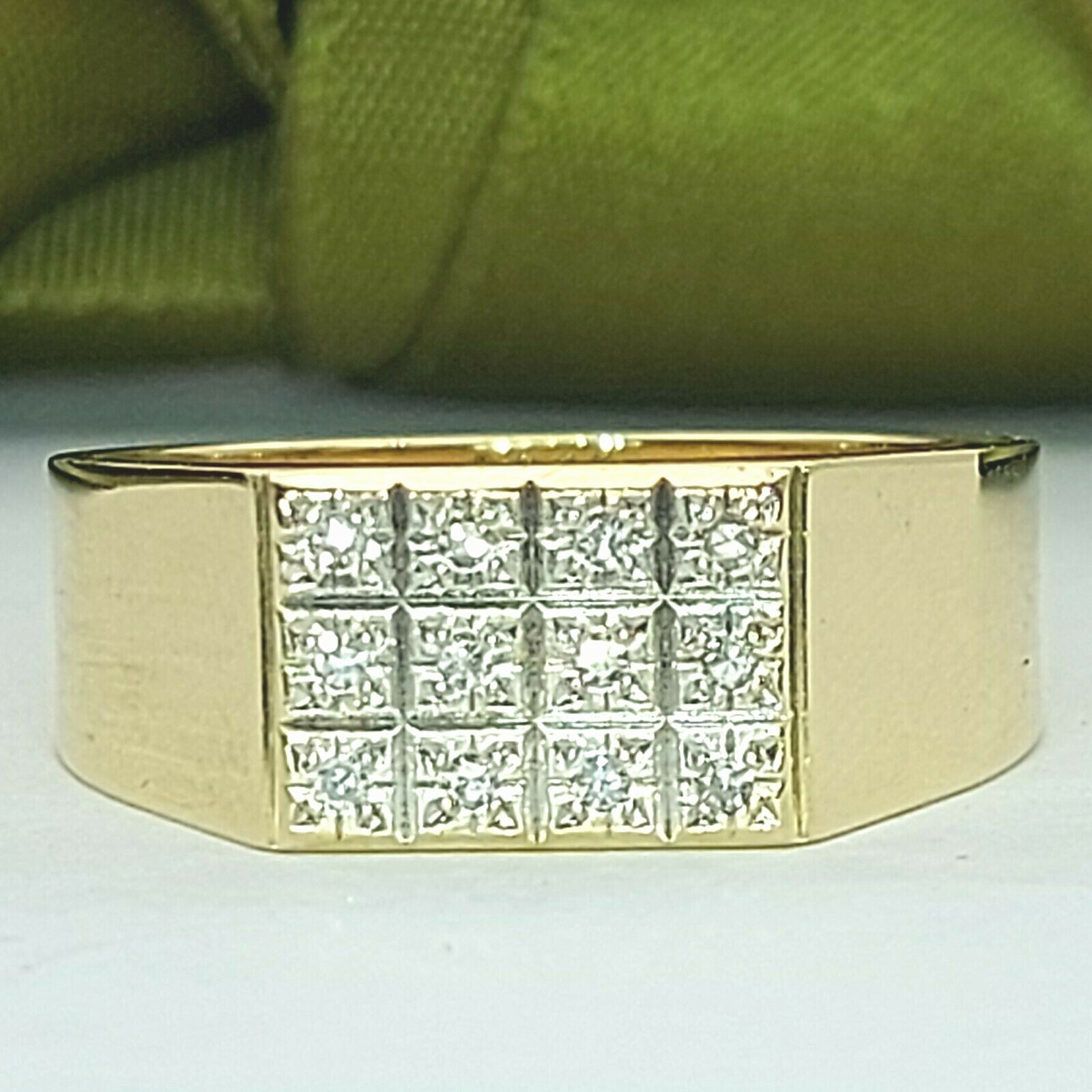 Ladies Ring 9ct (375, 9K) Yellow Gold Diamond Chip Dress Ring