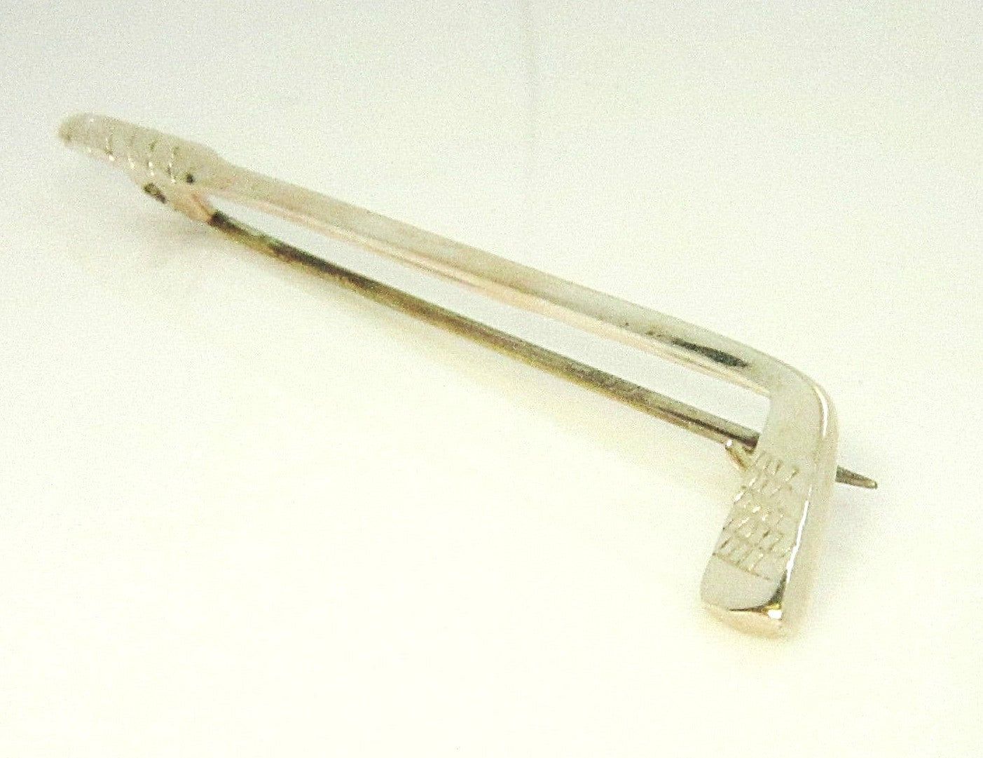Unisex Golf Club Brooch 9ct (375, 9K) White Gold Extra Large Golf Club Brooch