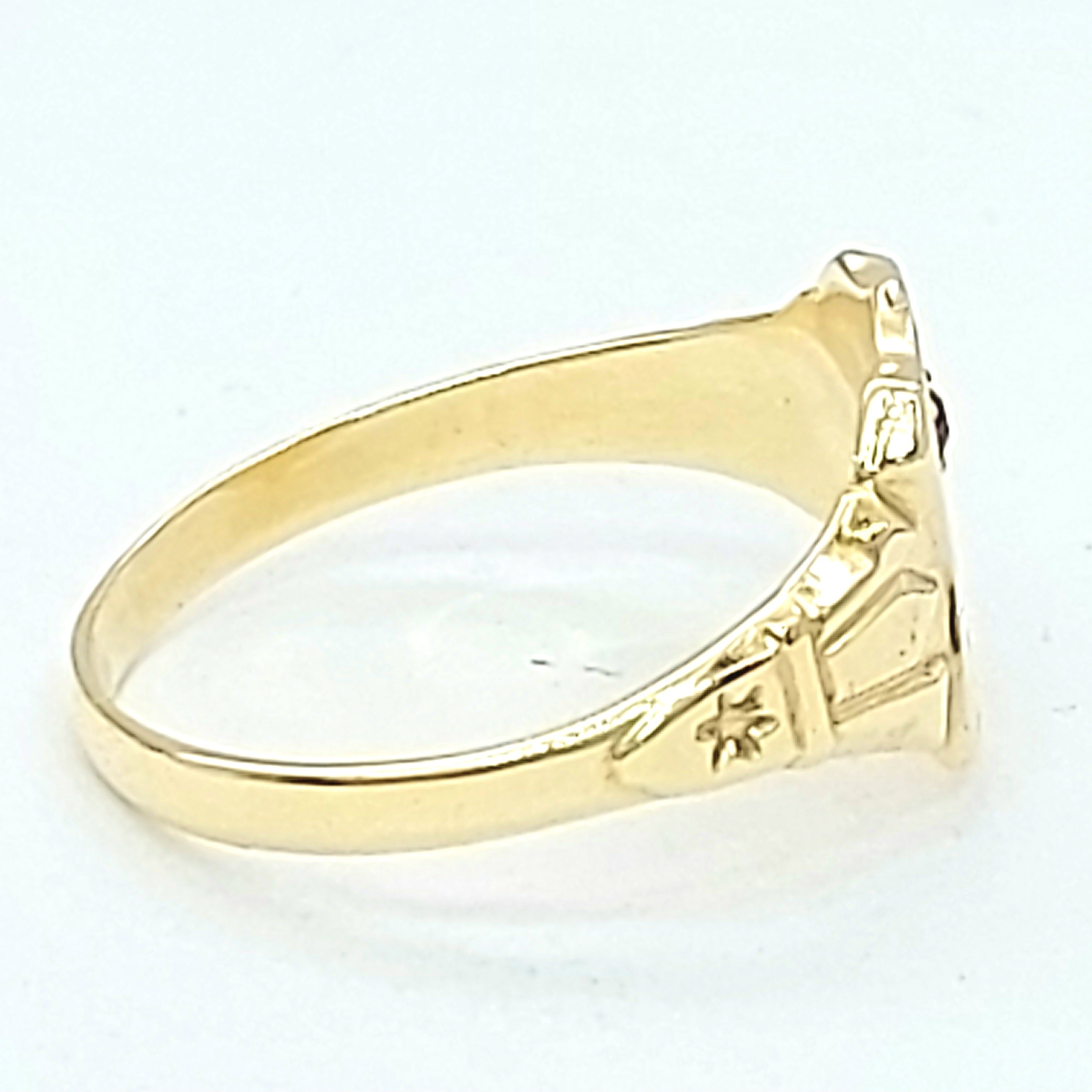Unisex Yellow Gold 9ct (375,9k) Rare Pink Created Sapphire Shield Signet Ring