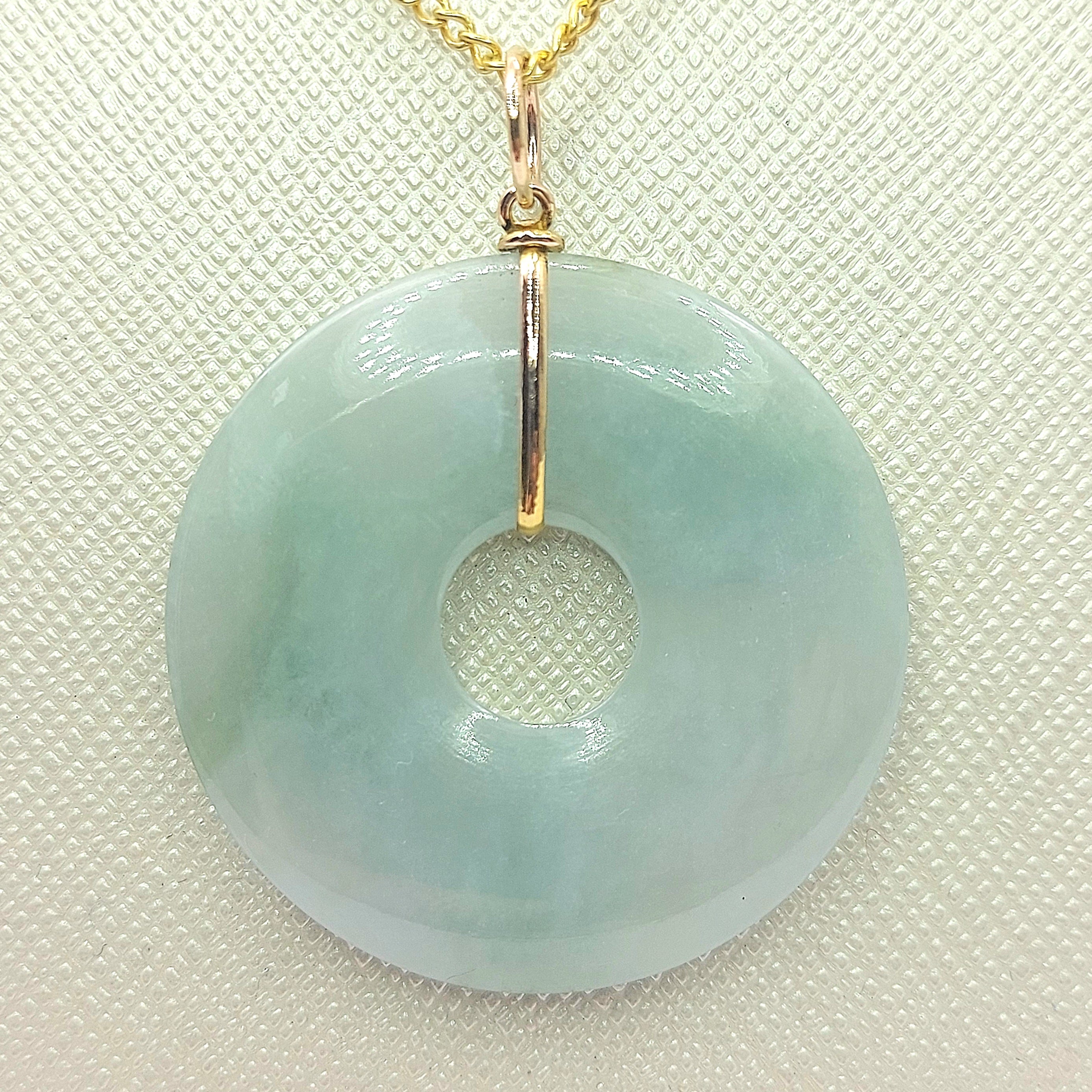 Ladies Rose Gold 14ct (585,14K) Rare Natural Light Grey Jade Circle Pendant