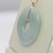 Load image into Gallery viewer, Ladies Rose Gold 14ct (585,14K) Rare Natural Light Grey Jade Circle Pendant
