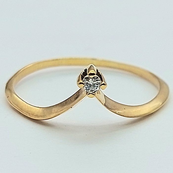 Ladies Yellow Gold 9ct(375,9k) Rare Tapered Risen Solitaire Natural Diamond Ring