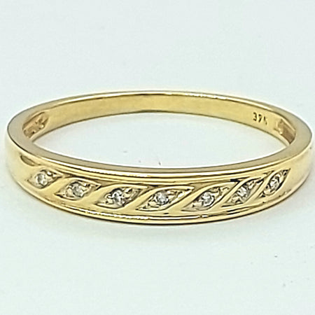 Ladies Yellow Gold 9ct (375,9k) Waved Patterned Bezel Natural Diamond Chips Ring