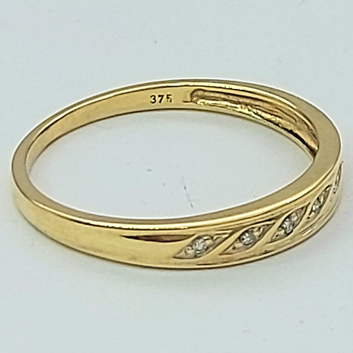 Ladies Yellow Gold 9ct (375,9k) Waved Patterned Bezel Natural Diamond Chips Ring