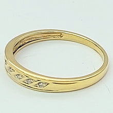 Load image into Gallery viewer, Ladies Yellow Gold 9ct (375,9k) Waved Patterned Bezel Natural Diamond Chips Ring

