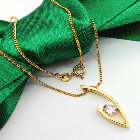 Ladies Yellow Gold 9ct (375,9K) MHJ Diamond 'V' Shaped Bezel Pendant Necklace