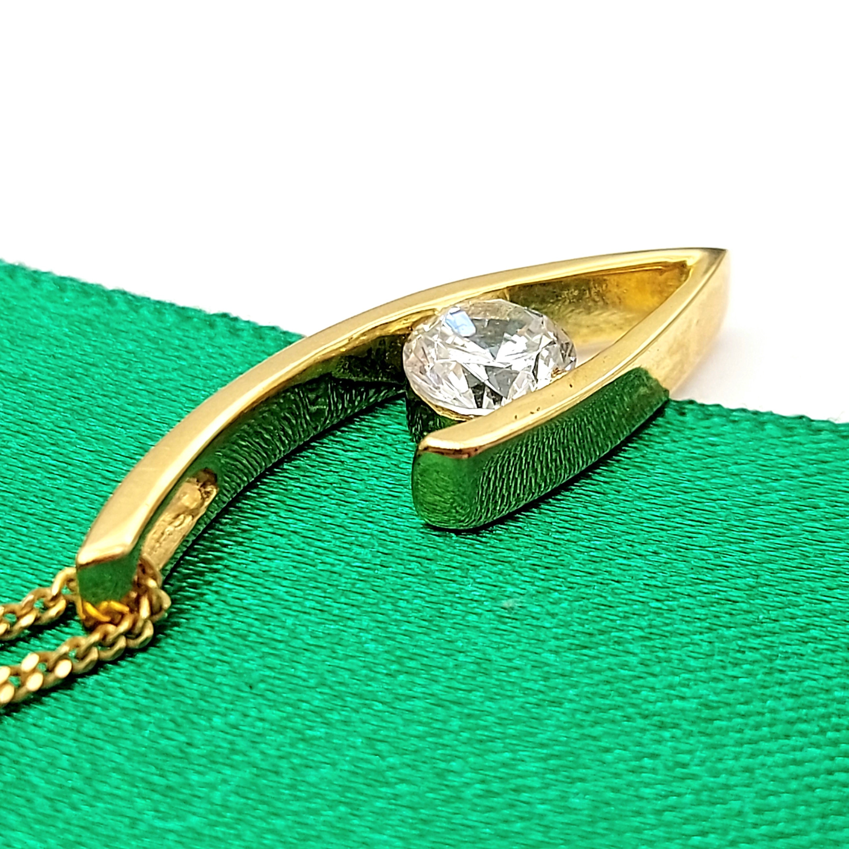 Ladies Yellow Gold 9ct (375,9K) MHJ Diamond 'V' Shaped Bezel Pendant Necklace