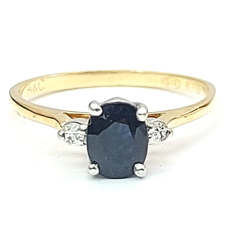 Ladies Two-Tone Gold 9ct (375,9K) Oval Natural Sapphire & Diamond Chips Ring