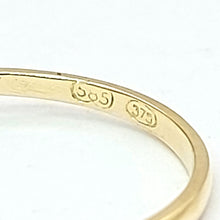Load image into Gallery viewer, Ladies Two-Tone Gold 9ct (375,9K) Oval Natural Sapphire &amp; Diamond Chips Ring

