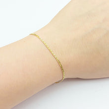Load image into Gallery viewer, Ladies Italian Yellow Gold 14ct (585, 14K) Dainty Mariner Curb Bracelet
