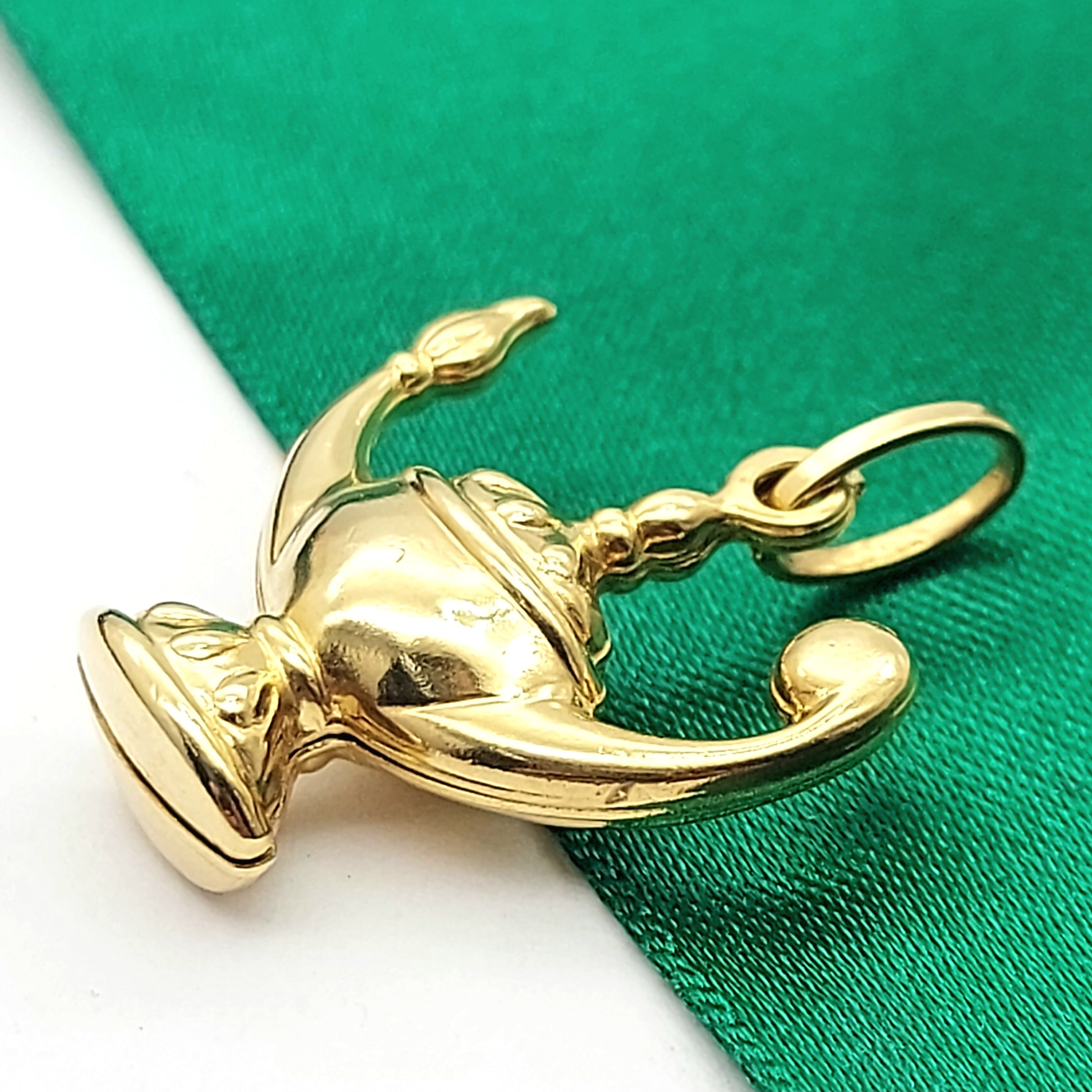 Ladies Yellow Gold 9ct (375, 9K) Rare Genie Lamp High Quality Pendant