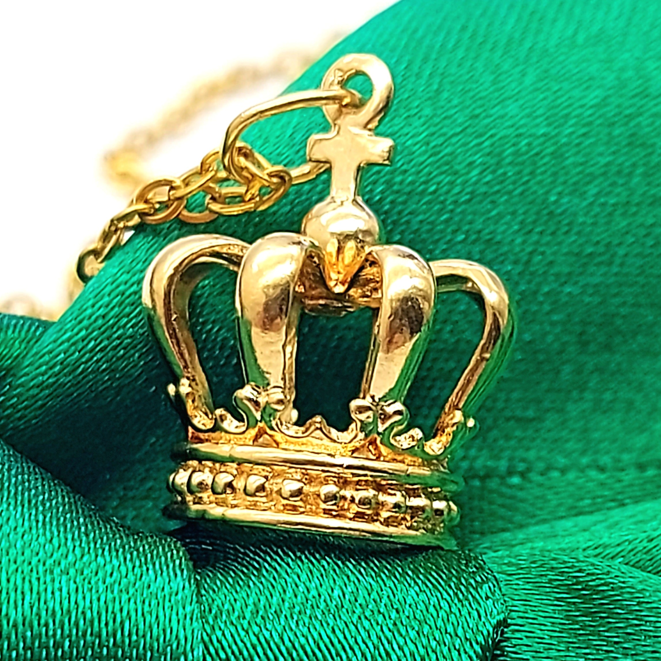 Antique Artisan Crown Yellow Gold 18ct (750, 18K) Solid High Quality Pendant