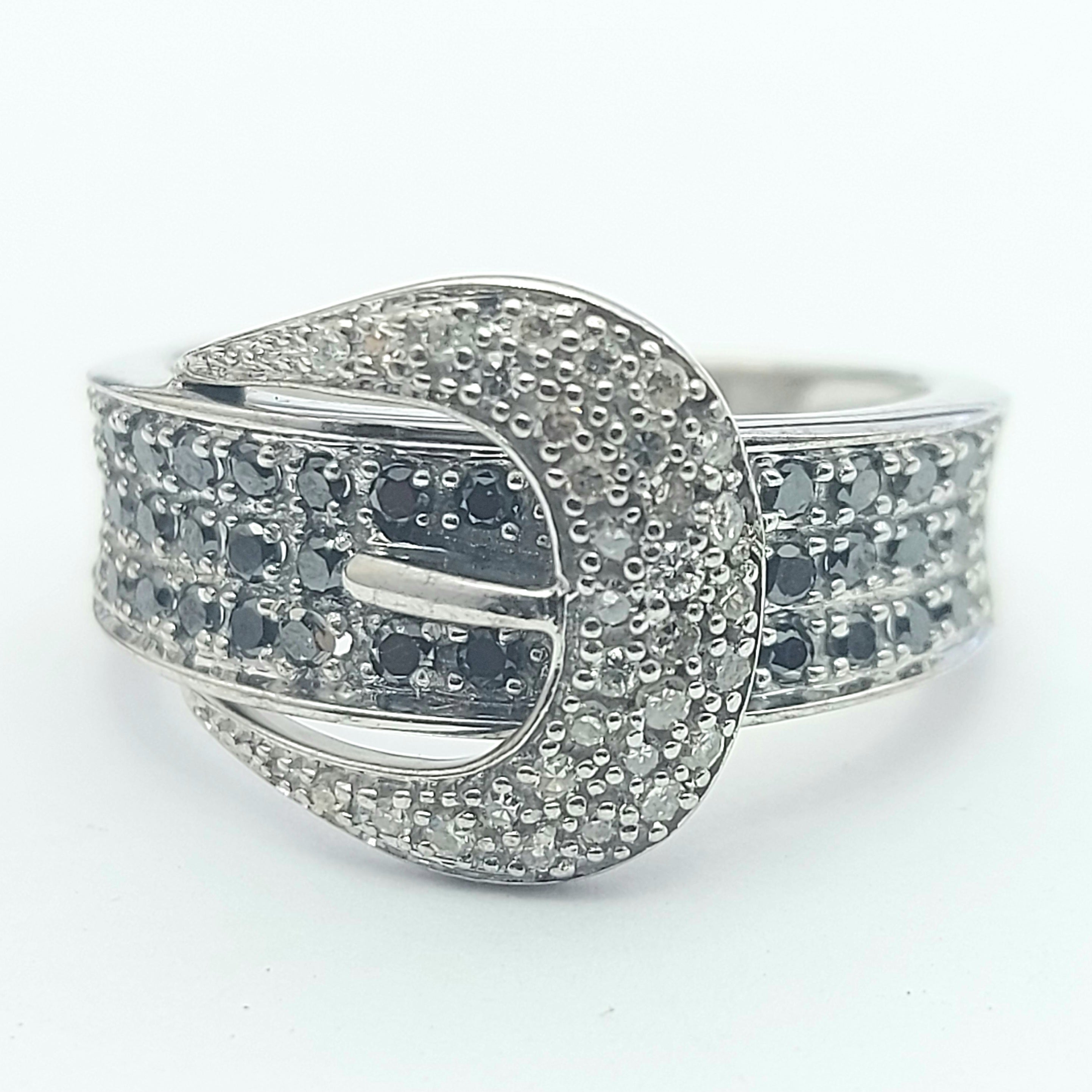 Ladies White Gold 9ct (375,9K) Rare Belt White Diamonds & Black Diamonds Ring
