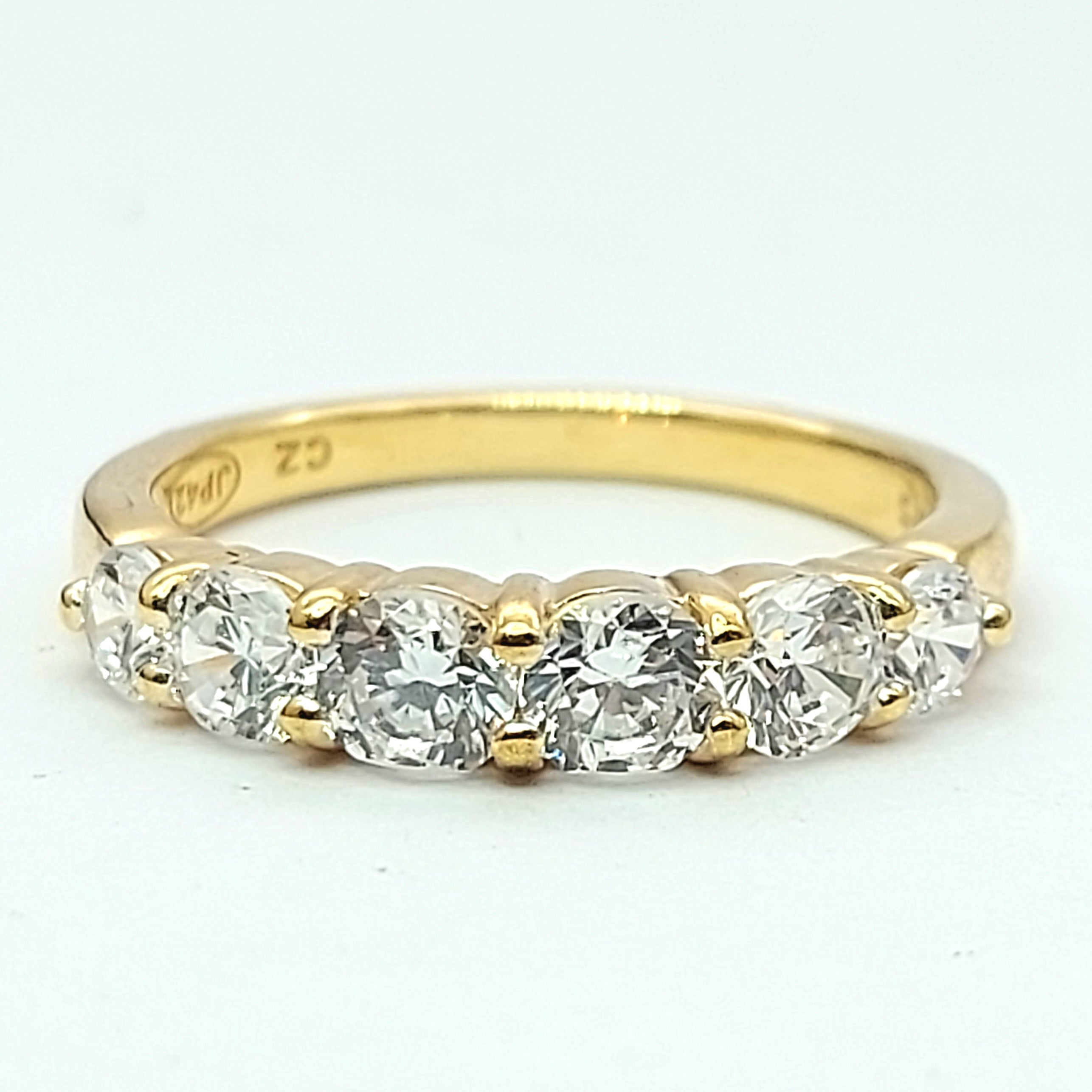 Ladies Yellow Gold 9ct (375, 9k) High Quality Graduating Pave Diamante Ring