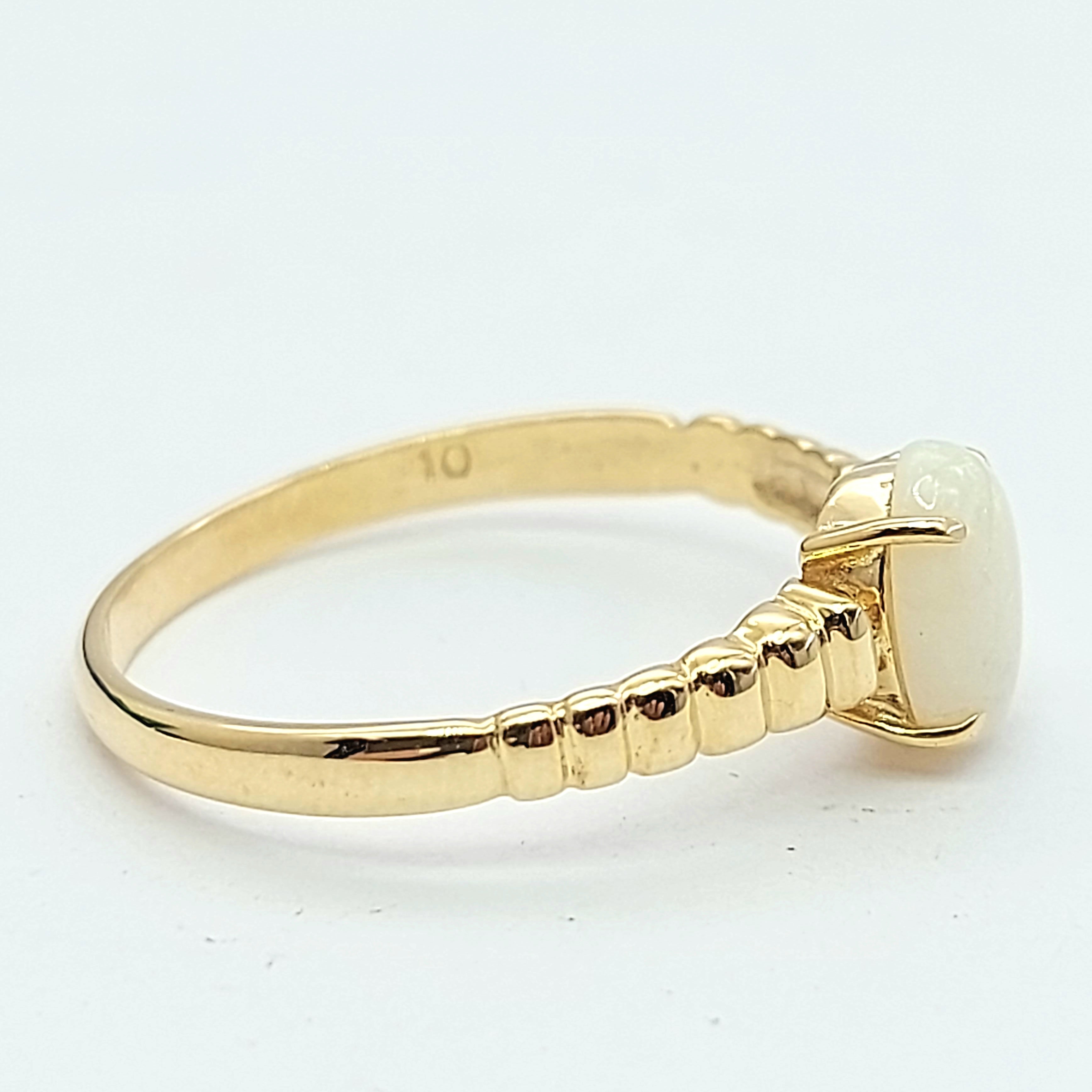 Ladies Yellow Gold 10ct (417, 10k) Rare Natural White Oval Opal Patterned Ring