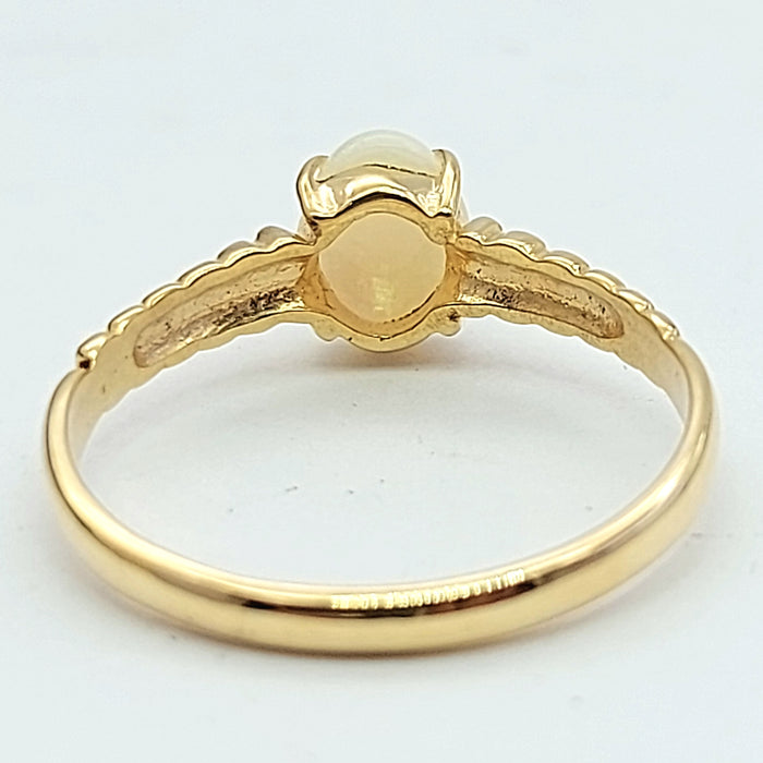 Ladies Yellow Gold 10ct (417, 10k) Rare Natural White Oval Opal Patterned Ring