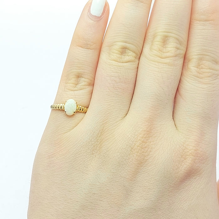 Ladies Yellow Gold 10ct (417, 10k) Rare Natural White Oval Opal Patterned Ring