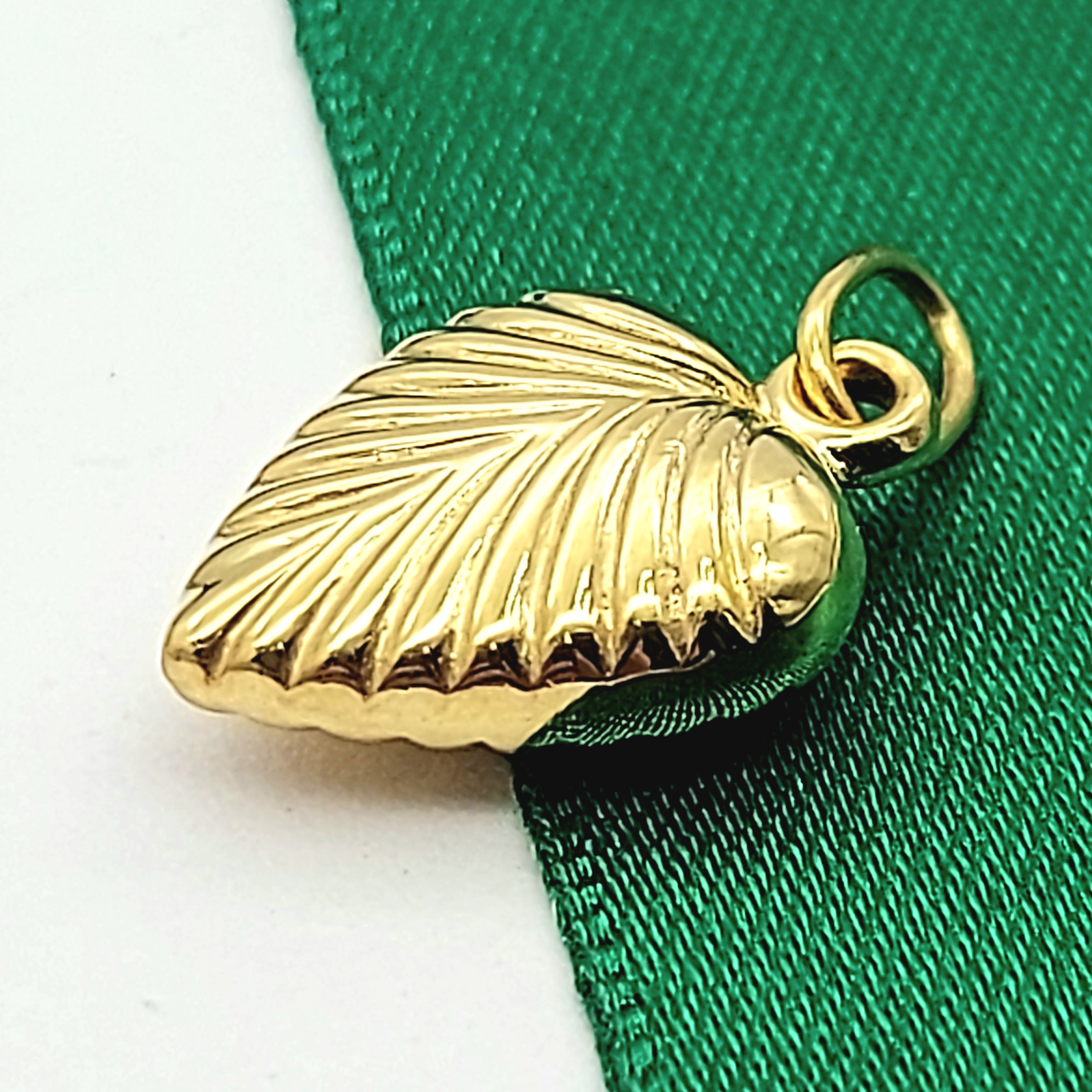 Rib-Cage Heart Yellow Gold 9ct (375, 9K) Rare High Quality Pendant