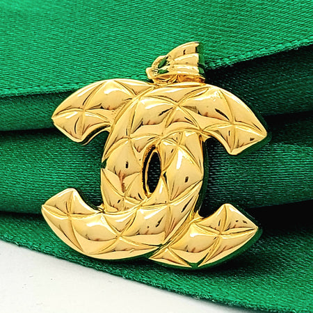 Ladies Yellow Gold 18k (750,18k) Iconic High Quality 'Chanel' Style  Pendant