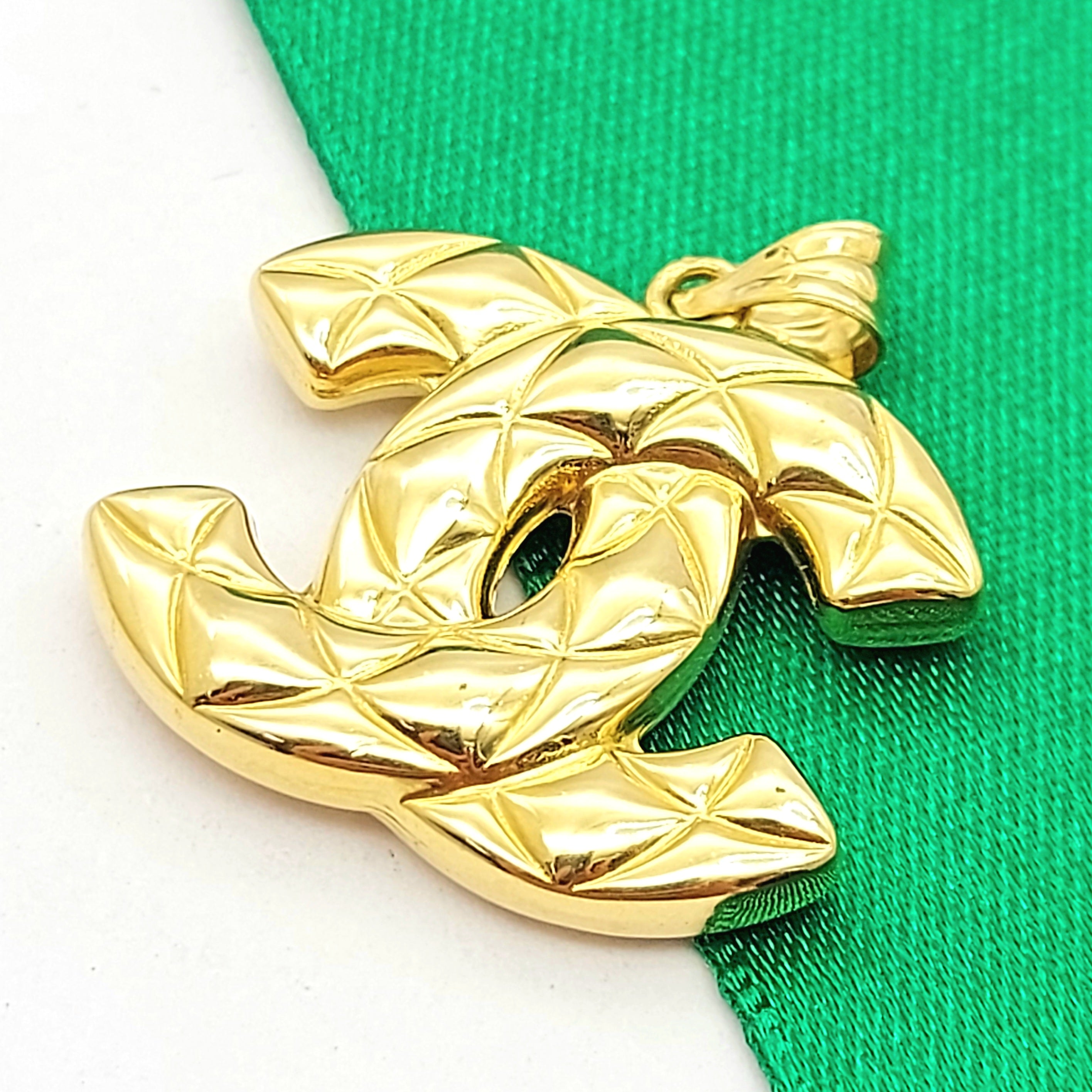 Ladies Yellow Gold 18k (750,18k) Iconic High Quality 'Chanel' Style  Pendant