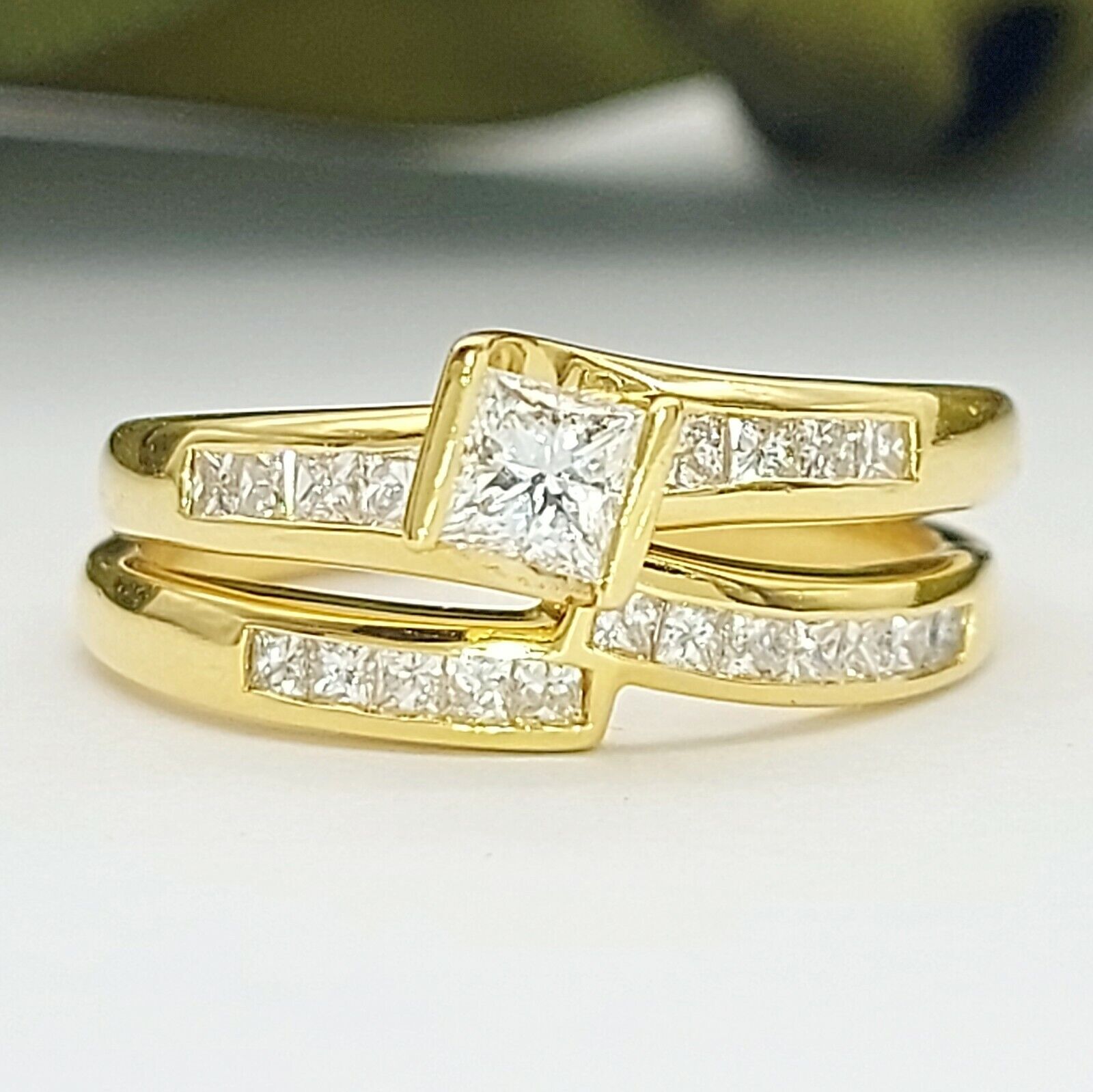 Ladies Rings 18ct (750) Yellow Gold Natural Diamond Ring With Valuation-$8,209