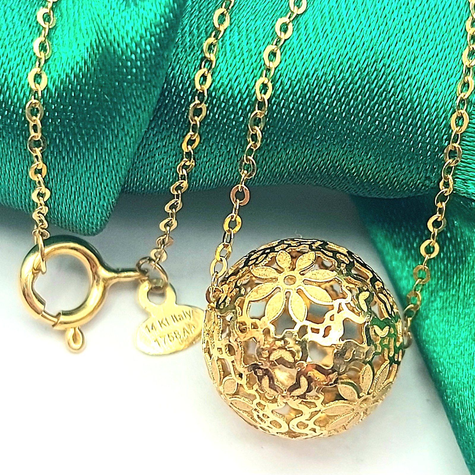 Ladies Yellow Gold 14ct(585,14k) Unique Open Work Filigree Ball Pendant Necklace