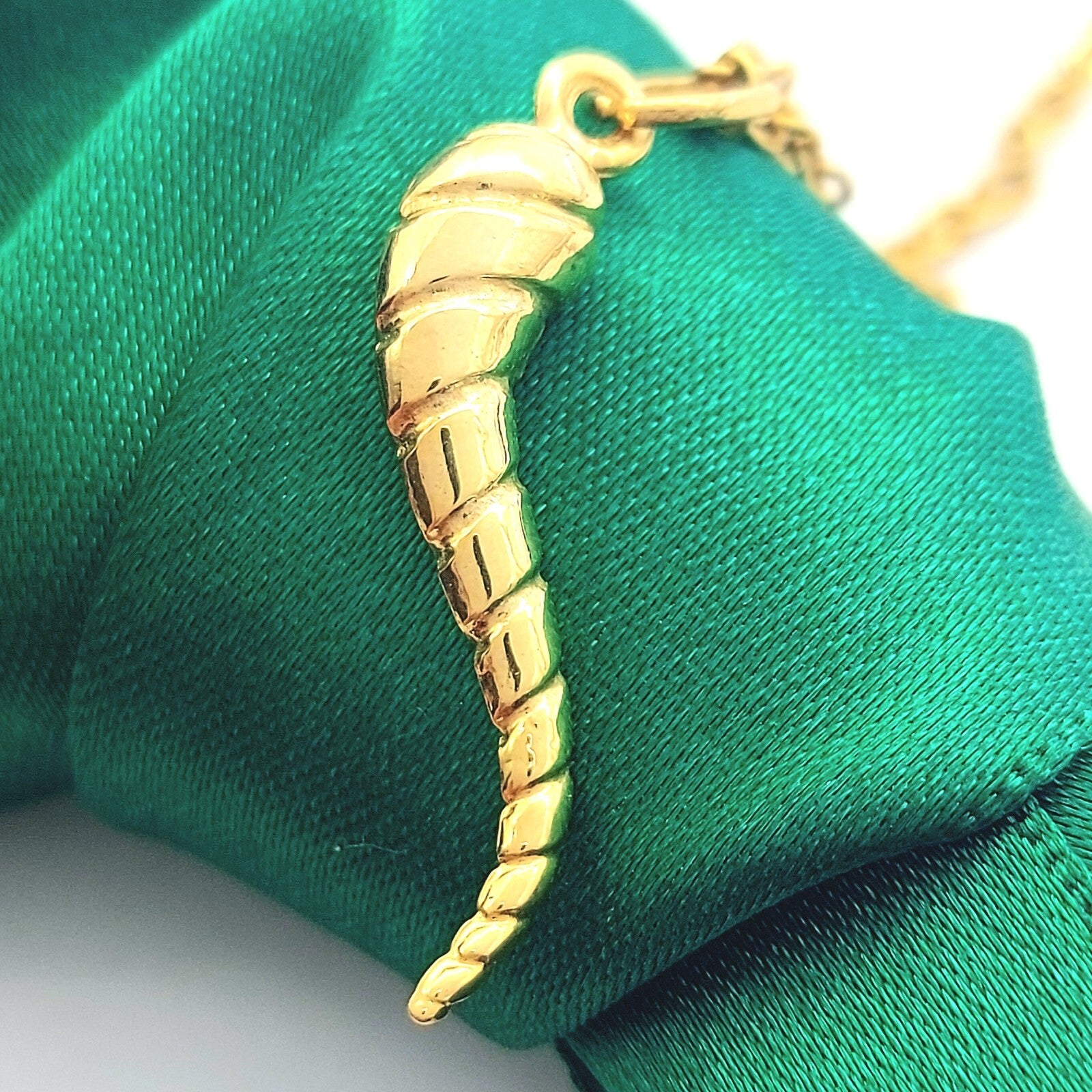 Small Twist Cornicello Lucky Horn Yellow Gold 9ct (375,9k) High Quality Pendant