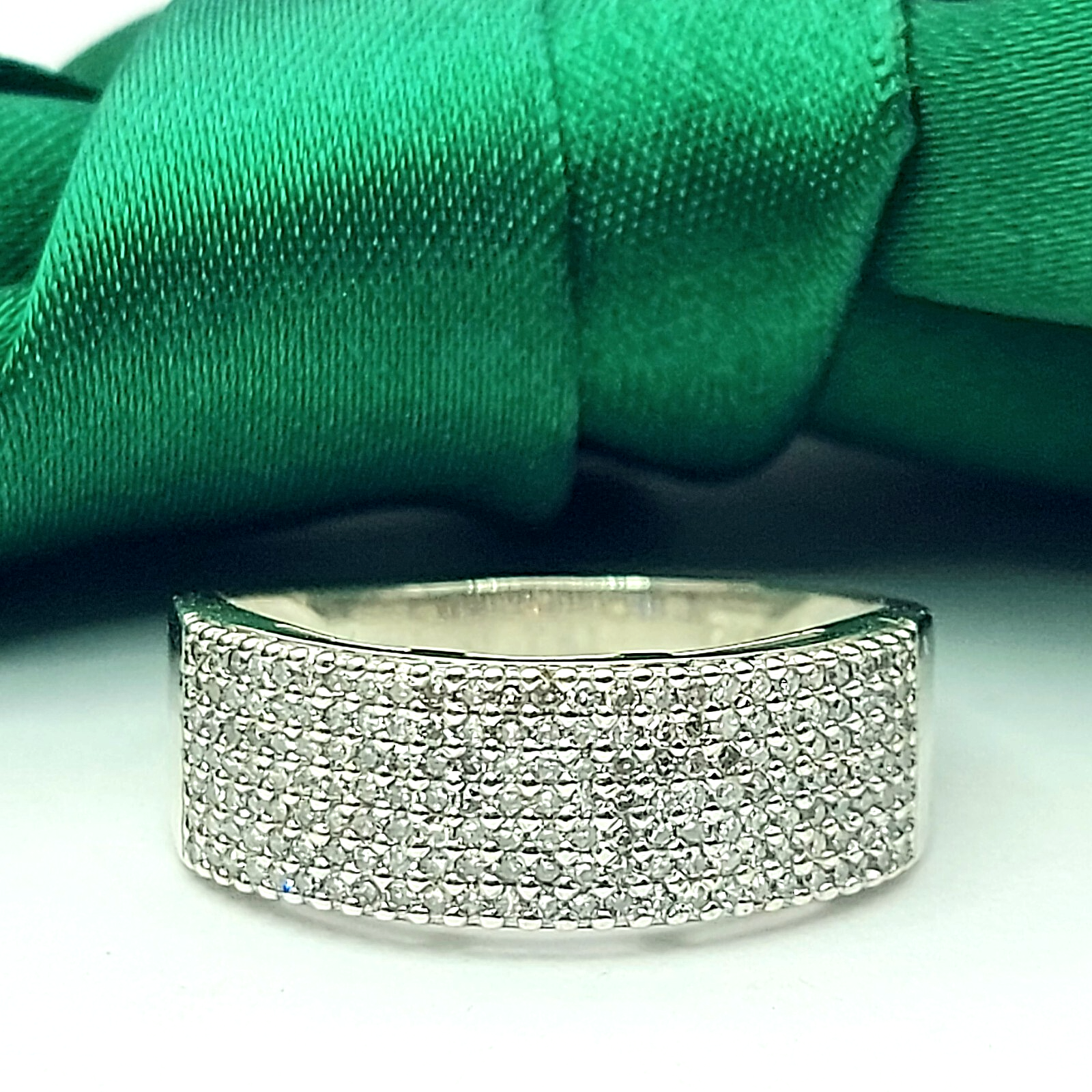 Ladies White Gold 9ct (375,9k) High Quality Pave Setting Natural Diamonds Ring