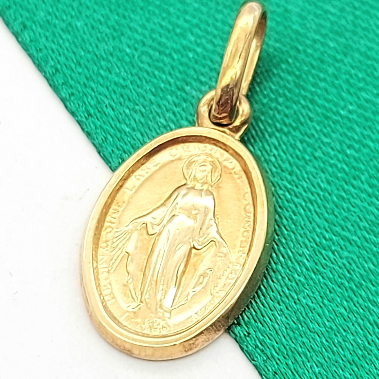 Ladies Yellow Gold 9ct (375,9K) Handmade Oval Virgin Mary Religious Pendant