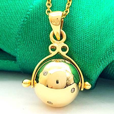 Ladies Yellow Gold 9ct (375,9K) Natural Diamonds Pave Swivel Ball Pendant