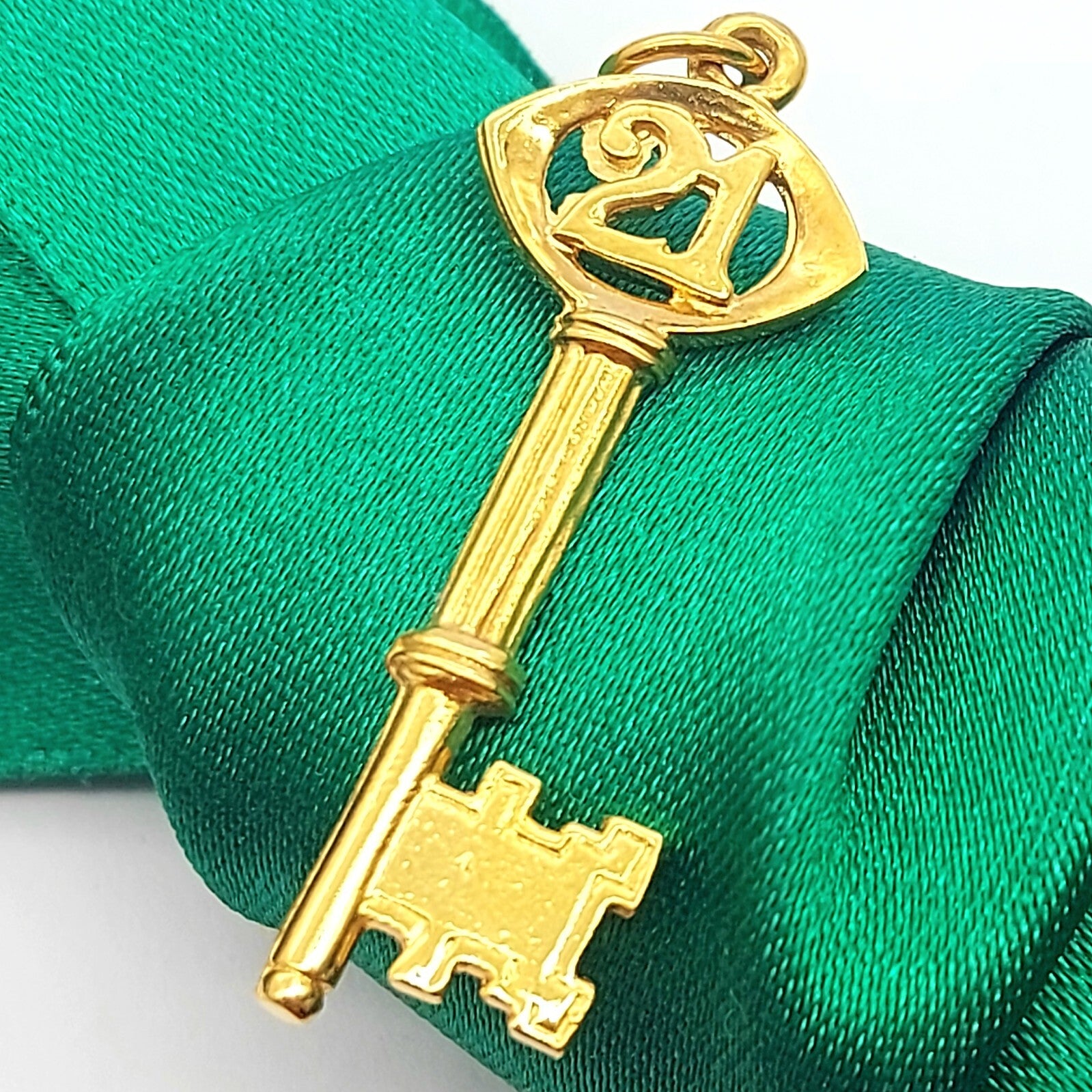 Oval Key '21' Vintage 9ct Yellow Gold (375, 9K) High Quality Pendant