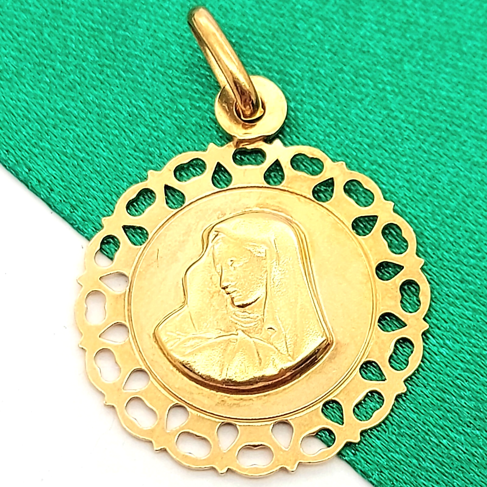 Virgin Mary Yellow Gold 9ct (375, 9K) Round Patterned Openwork Halo Charm