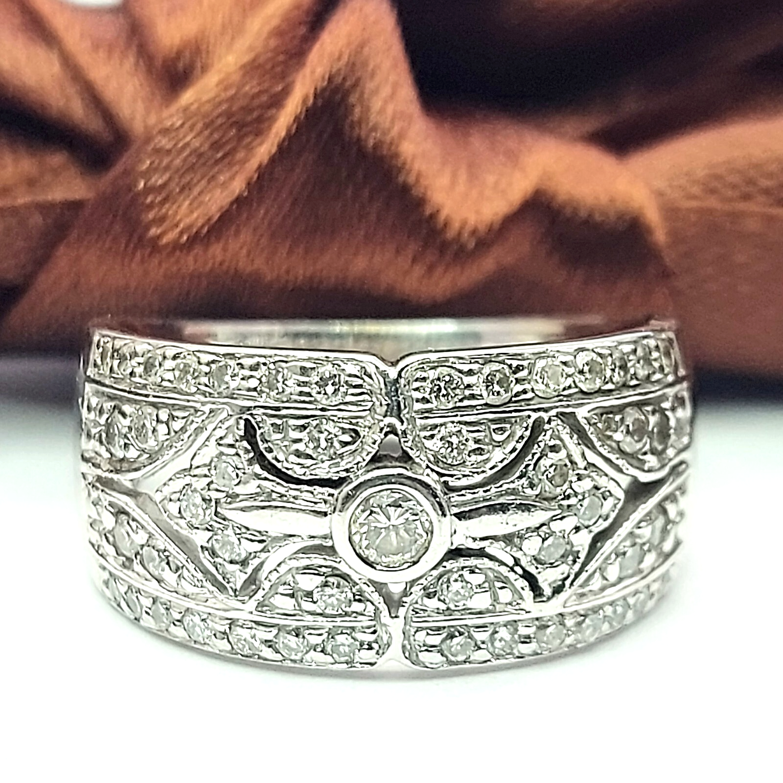 Ladies Ring 18ct (750,18K) White Gold (0.55ct) Natural Diamond Gothic Style Ring