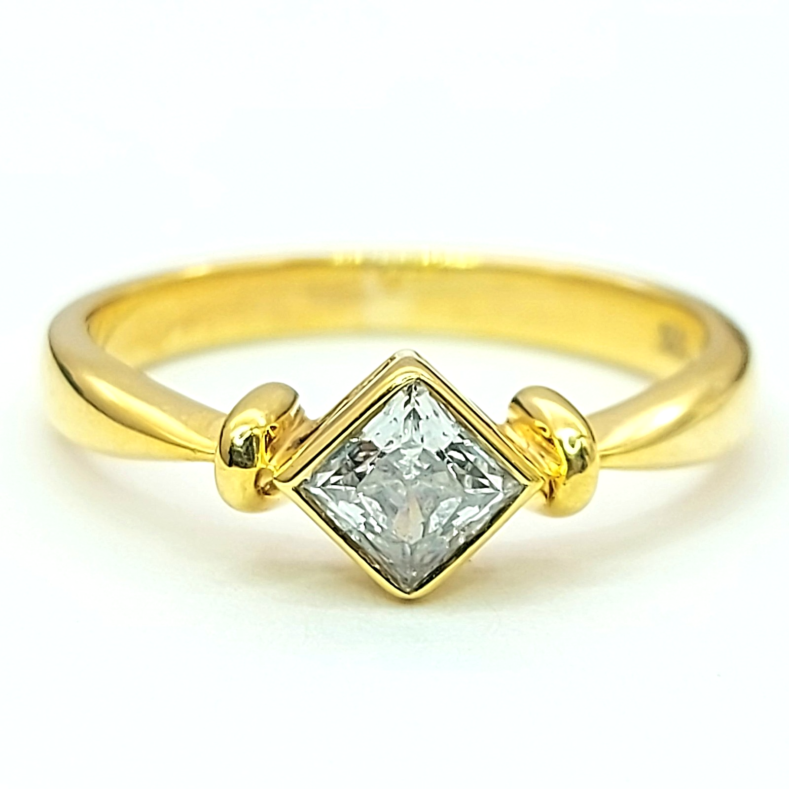 Ladies Yellow Gold 9ct (375, 9K) Diamante Princess Cut Tapered Ring