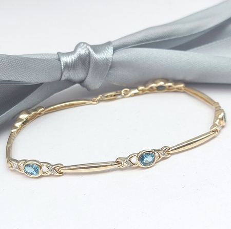 Ladies Yellow Gold 9ct(375,9k) Fancy Link Natural Topaz & Diamond Chips Bracelet