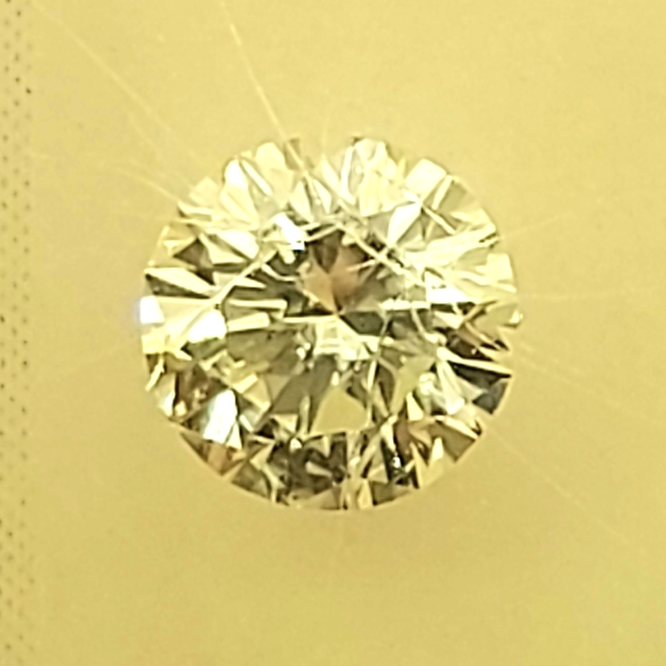 0.31 CT Natural White Diamond Round Brilliant Cut IF F Grade Certificate IGI